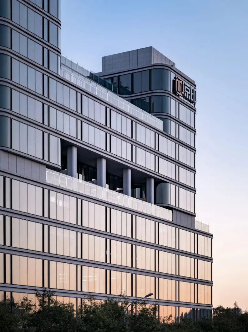 老虎粉末涂料赋能京印国际中心幕墙改造粉末涂料厂家打造高端建材