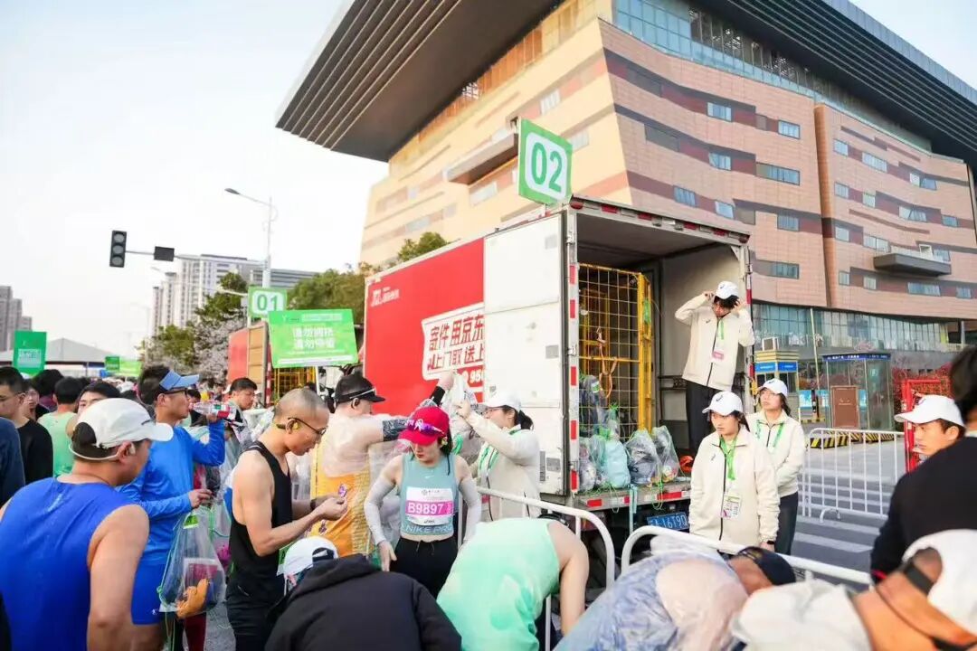 京东携手必维护航三大白金标马拉松领跑可持续